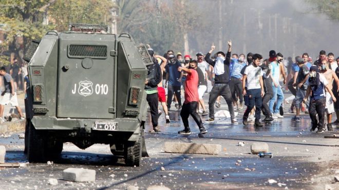 Coronavirus: BBC pone el foco en las protestas en Santiago por la difícil situación económica creada por la pandemia