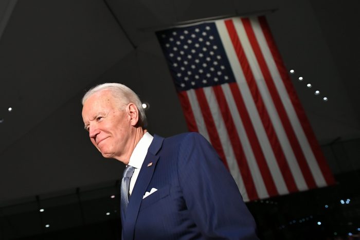 Mujer que acusa a Joe Biden de agresión sexual le pide renunciar a candidatura