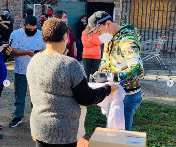 Esteban Paredes realizó importante donación de alimentos a vecinos de Cerro Navia