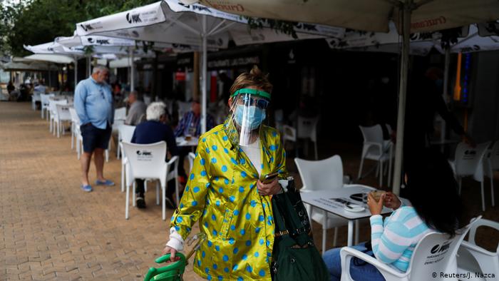 España: muertes diarias por coronavirus bajan de 100 por primera vez en dos meses