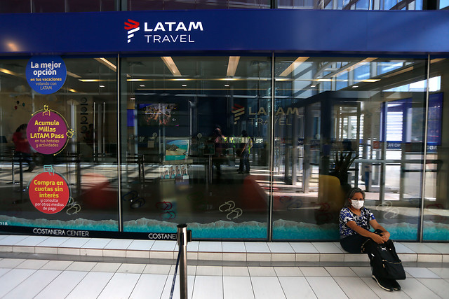 Latam Airlines sigue en picada: aerolínea sufrió hoy un desplome de 44,45% en la Bolsa, su mayor caída histórica