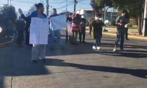 Vecinos de La Pintana se congregan para una nueva jornada de protestas ante falta de insumos básicos