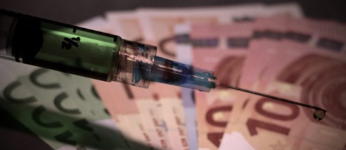 COVID-19: masificar a escala mundial una vacuna podría tomar tanto tiempo como desarrollarla