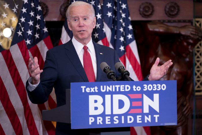 Biden pide el voto latino y asegura que Trump es un incompetente