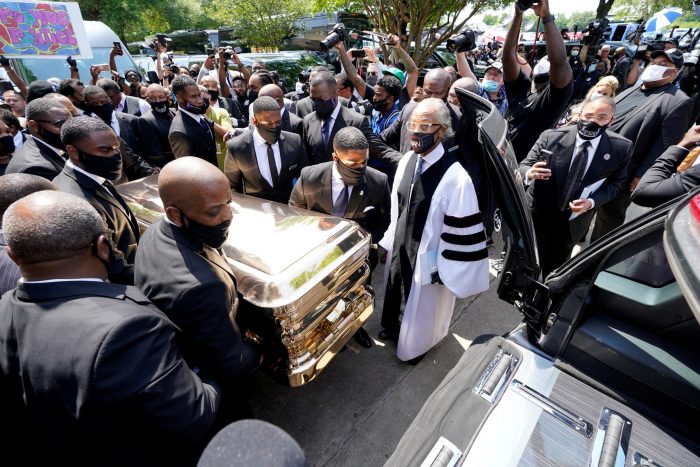 A dos semanas de su muerte, realizan funeral de George Floyd y su familia pide justicia