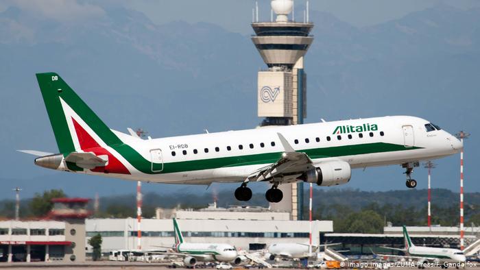 Italia: eliminan medida de distancia de un metro en aviones