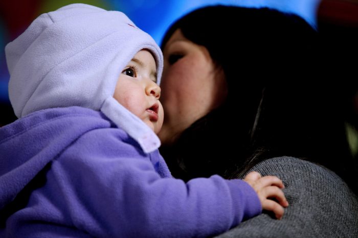 Organizaciones de mujeres piden al Gobierno patrocinar el postnatal de emergencia