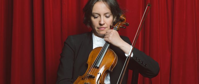 Conciertos para la Hora Azul: interpretaciones en violín de Alejandra Urrutia vía online
