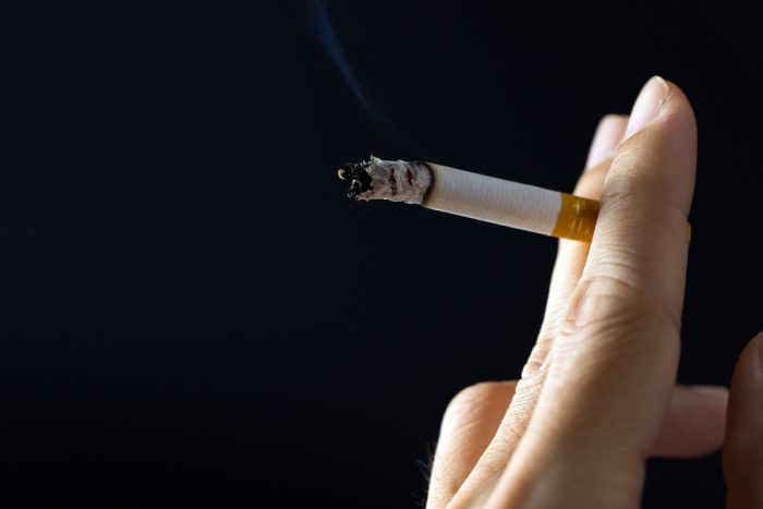 Fumadores activos tienen 65% más posibilidades de agravarse y 57% más de riesgo de muerte en caso de contraer Covid-19