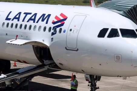 Latam Airlines registra pérdidas por 890 millones de dólares en segundo trimestre por la pandemia