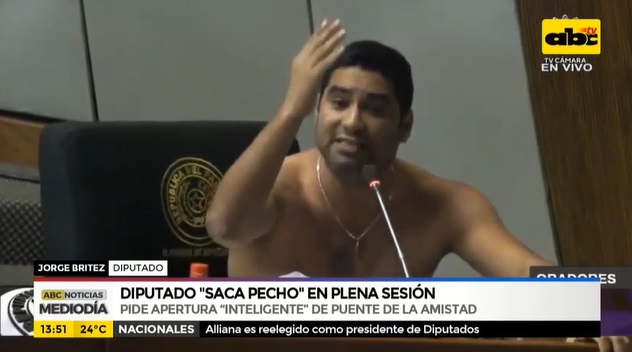 Diputado paraguayo se sale de sus cabales y se quita su camisa en señal de enojo en plena sesión parlamentaria