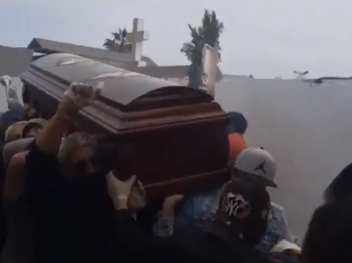 Asistentes de funeral en cementerio de Iquique vulneraron violentamente los protocolos sanitarios