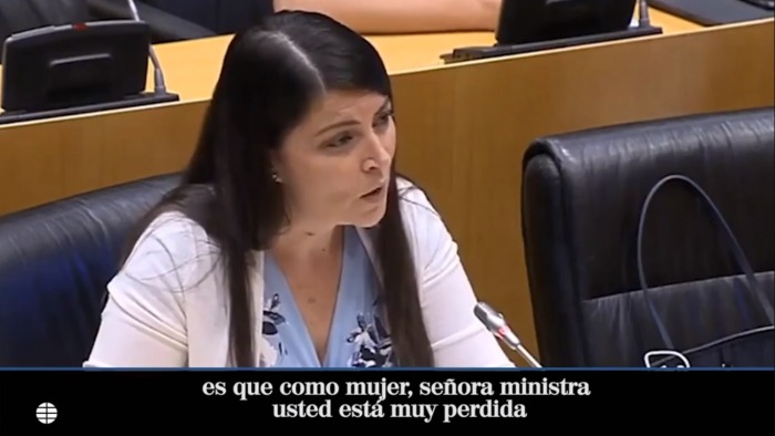 Diputada Macarena Oloma de España arremete contra la ministra de Igualdad: “Piensan que una mujer es más mujer porque no lleve las axilas depiladas”