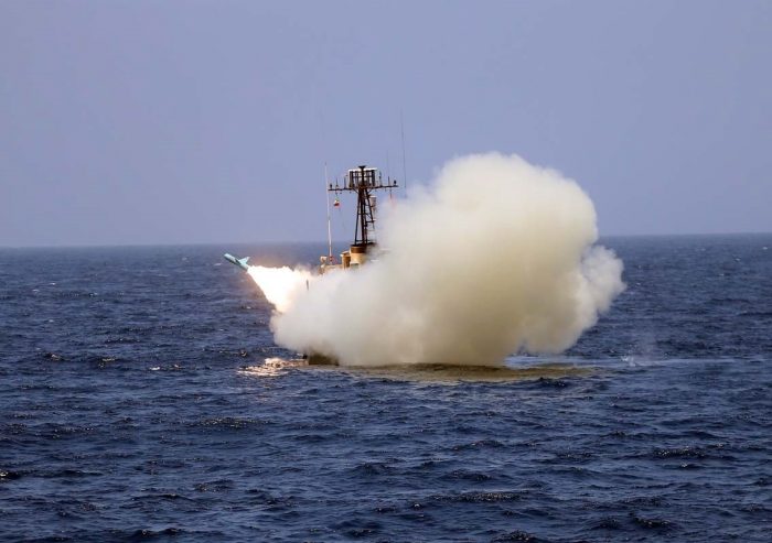 Irán prueba con éxito nuevos misiles de crucero navales de fabricación propia