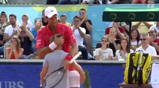 El sueño del pibe: niño le ganó punto a Djokovic en torneo de exhibición que marcó el retorno paulatino del tenis