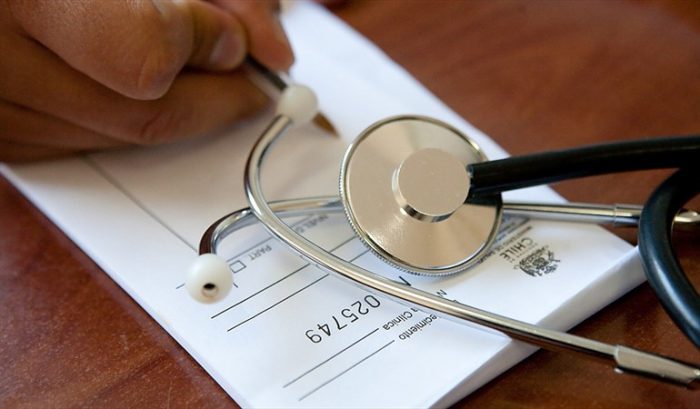 Isapres se querellan contra grupo de médicos por eventual emisión de licencias médicas fraudulentas