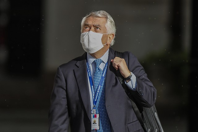Blindaje a Piñera por funeral VIP le pasa la cuenta a Paris: cae valoración positiva del ministro de Salud