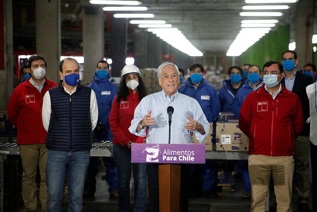 Piñera participa en nueva entrega de cajas y apunta a lograr acuerdos con la oposición para reactivar la economía