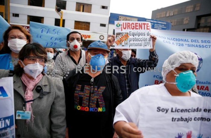 Perú reabre centros comerciales mientras contagios por coronavirus ya superan los 240.000