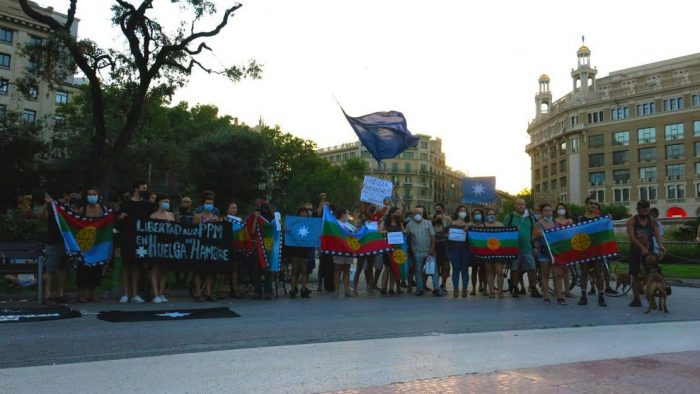Colectividades migrantes en Barcelona organizaron actividad solidaria por situación de presos mapuche en huelga de hambre