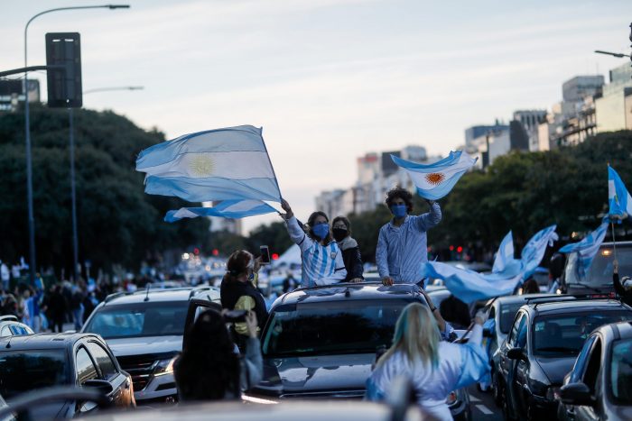 «Banderazos» de protesta en contra del Presidente Fernández en el Día de la Independencia de Argentina