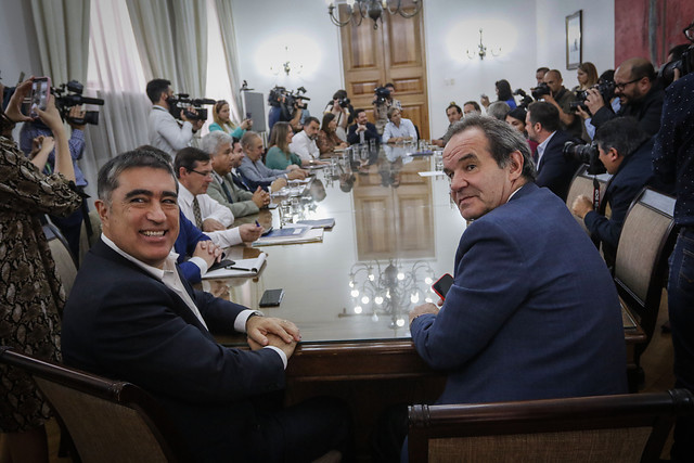 Ministros Desbordes y Allamand sostienen reunión para coordinar temas de interés de sus respectivas carteras