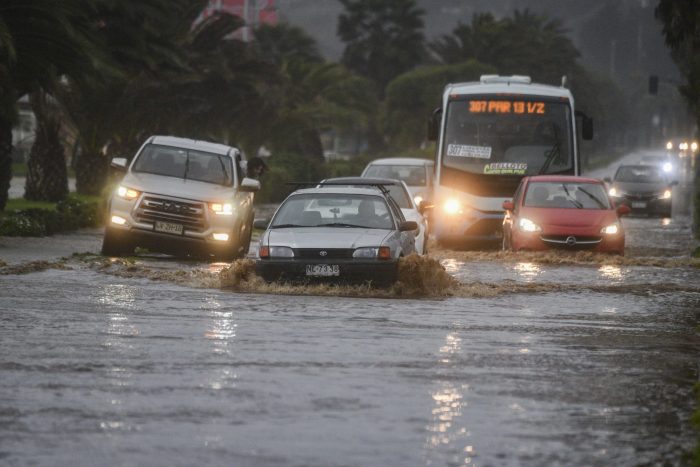 Dirección Meteorológica de Chile emite aviso por lluvias para este viernes entre las regiones de Valparaíso y Biobío