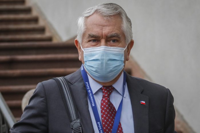 Ministro Paris asegura que los rebrotes por coronavirus «han estado ocurriendo en todo el mundo y obviamente van a ocurrir acá en Chile»
