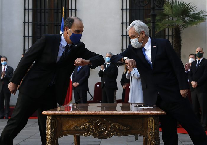 Las polémicas COVID que dejó el cambio de gabinete: los niños expuestos y el lápiz de Piñera que pasó de mano en mano