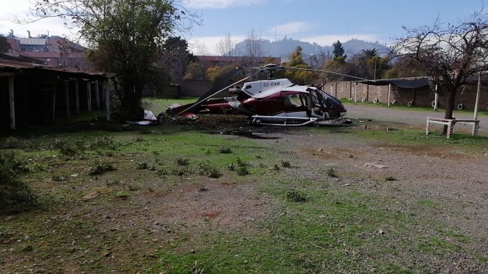 Helicóptero que cayó en estacionamiento del Hospital Roberto del Río resultó con su piloto como único herido