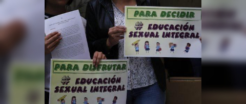 Hablar sobre sexualidad continúa siendo un tabú: los pendientes de la educación sexual en Chile