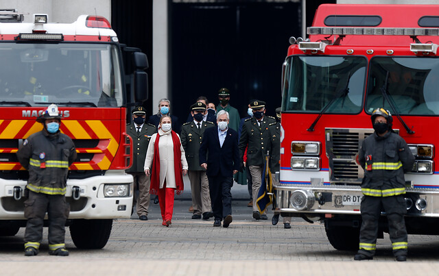 Hasta 5 años de cárcel: Piñera anuncia aumento de sanciones contra agresores a bomberos
