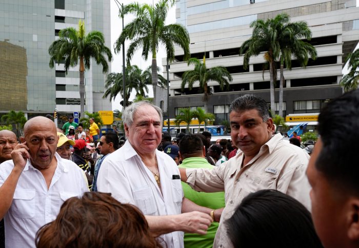 Policía de Ecuador detiene al exmandatario Abdalá Bucaram a días de lanzar su candidatura presidencial