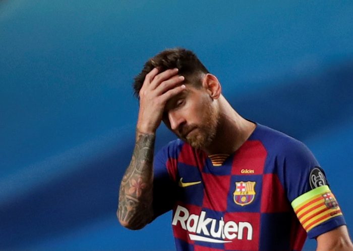 Conmoción en Cataluña: hinchas del Barcelona llegaron hasta el Camp Nou para manifestarse ante la salida de Lionel Messi