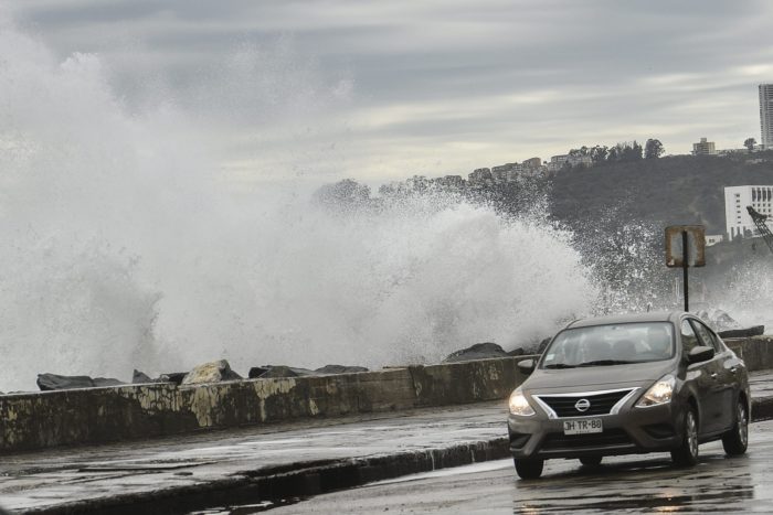 Sigue la alerta preventiva: frente de mal tiempo e impresionantes marejadas se hacen sentir en Valparaíso