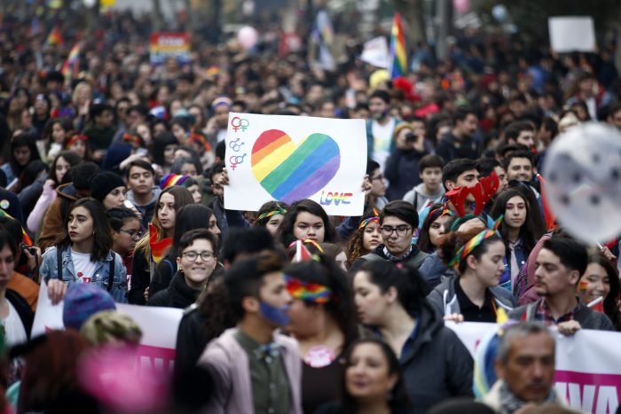 El 54 % de familias homoparentales en Chile son víctimas de discriminación