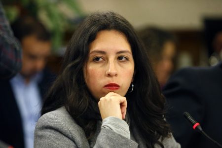 Gael Yeomans asume conducción del Frente Amplio y llama a construir alternativa a gobierno de Kast