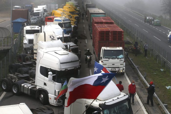 Paro camionero: bloqueos parciales de rutas marcan primeras horas de la movilización y CNTC amenaza con “estrangular las carreteras”