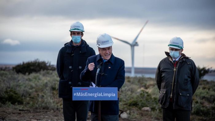 Presidente Piñera visita parque eólico de ENAP en medio de últimas pruebas para entrar en operación