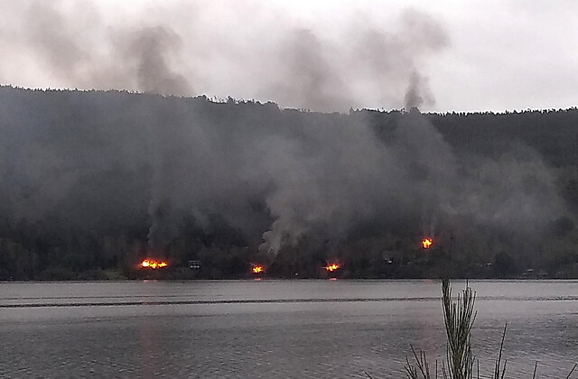 Nuevo atentado incendiario en lago Lanalhue deja cuatro cabañas destruidas
