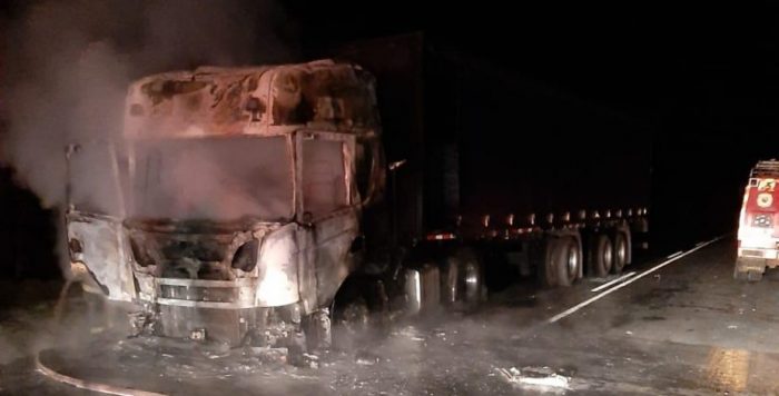 Gobierno se querella contra los responsables de ataque incendiario a camión que dejó a una niña de 9 años herida a bala
