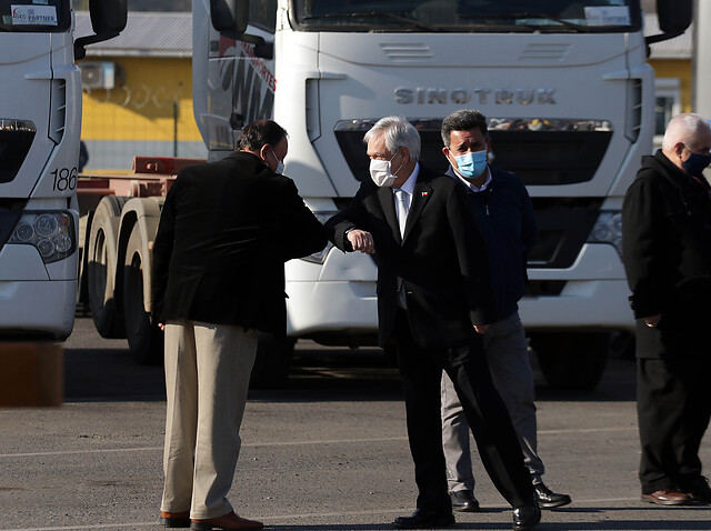 Senador Harboe critica a Piñera por firmar proyecto “Juan Barrios” rodeado de camioneros: “El que amenaza con cortar las carreteras, tiene la atención presidencial”