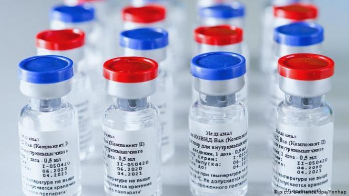 Vacunación masiva en Rusia contra COVID-19 comenzará en un mes