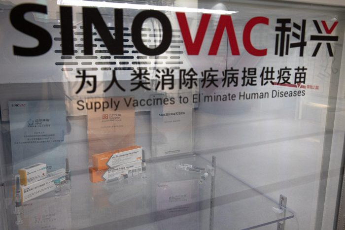China podría empezar a vacunar a la población en noviembre, según un experto