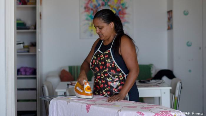 Empleadas domésticas en Brasil, golpeadas por la pandemia