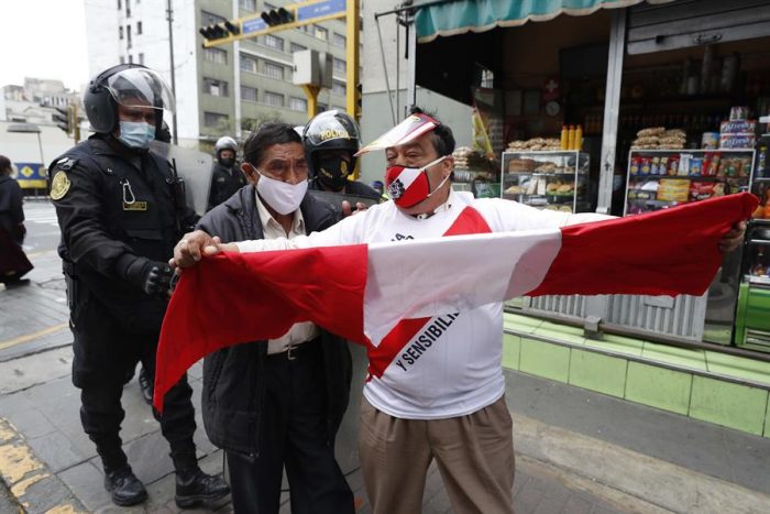 Vizcarra se queda: Congreso de Perú rechaza por amplio margen destitución del presidente