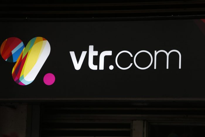VTR informa que interrupción de servicio se debió a «dos cortes en la fibra óptica» y Subtel oficia a la empresa