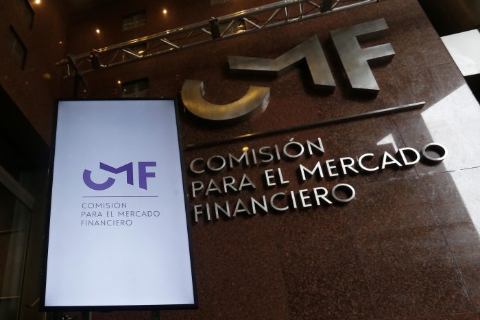 CMF alerta sobre plataformas para invertir dinero no reguladas: se incluye entidad de criptomonedas internacional