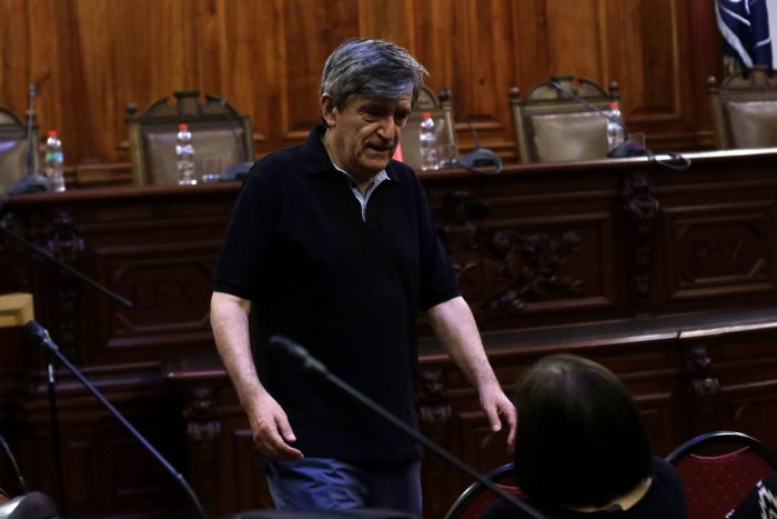 Escalona arremete contra opción constituyente de Pablo Longueira: «No le hace bien al Apruebo el que lo apoye»