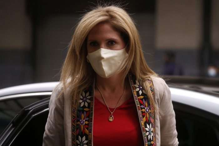 Exministra Macarena Santelices salió a respaldar la gestión de Mañalich en el Minsal y lo indicó como el “primero en el mundo en advertir el uso de mascarilla”